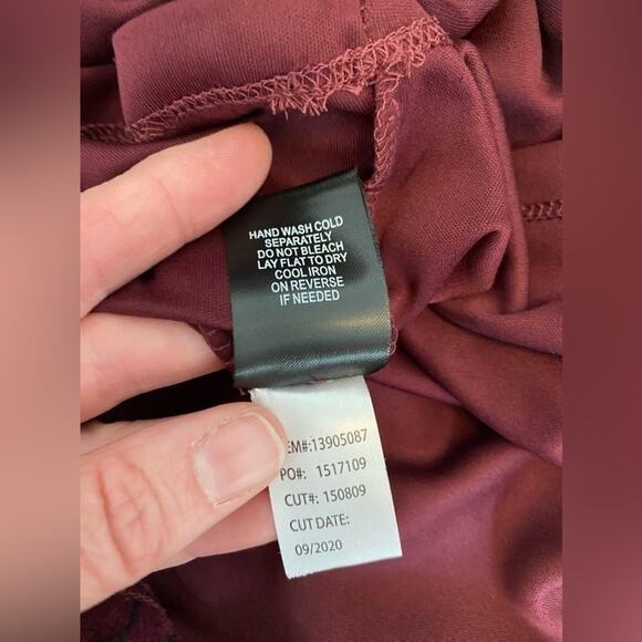 Torrid NWT Women's L Whimsigoth Romantic Velvet Rose Mesh Fit & Flare Wine Top - Picture 5 of 9